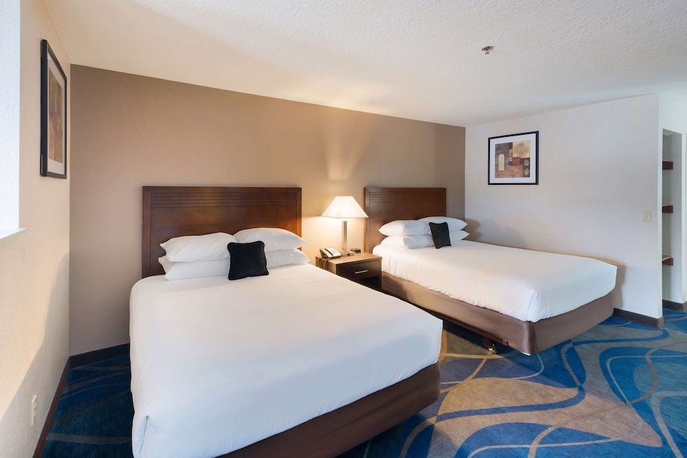 Premium Suite, 2 Queen Beds photo 1