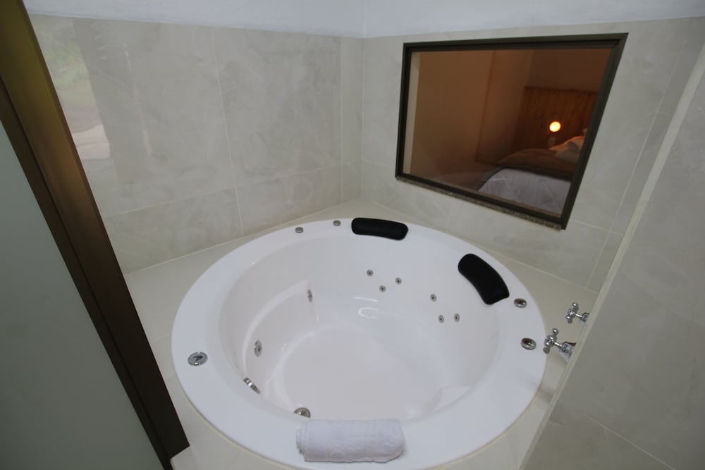 Chalé Superior Duplo com Hidromassagem e Lareira - Photo 19