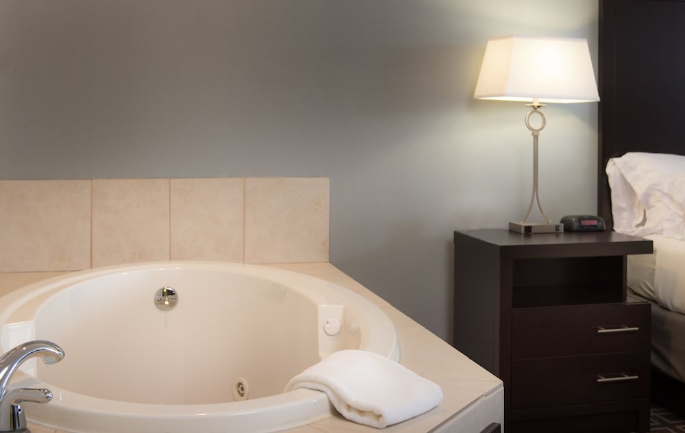 Suite, 1 Bedroom, River View - Photo 2