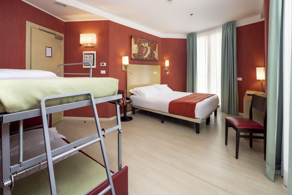 Family Room, 1 King Bed, Non Smoking (Bunk beds) - Photo 4