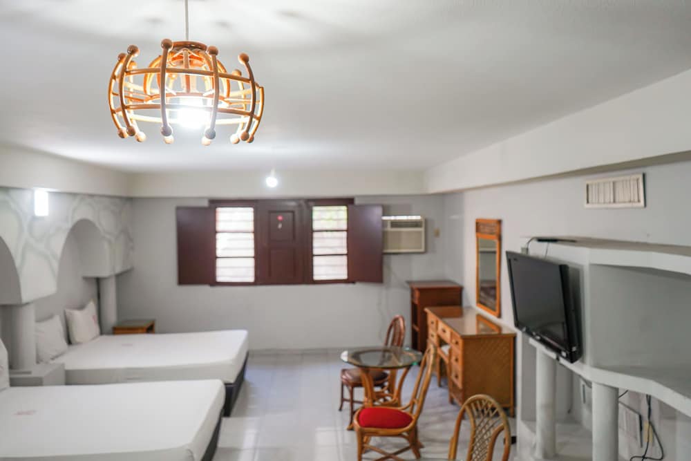 Standard Room, Multiple Beds photo 3