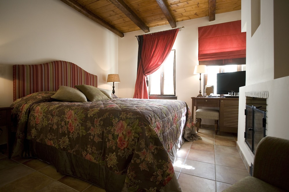 Standard Room: Mountain, Village View photo 1
