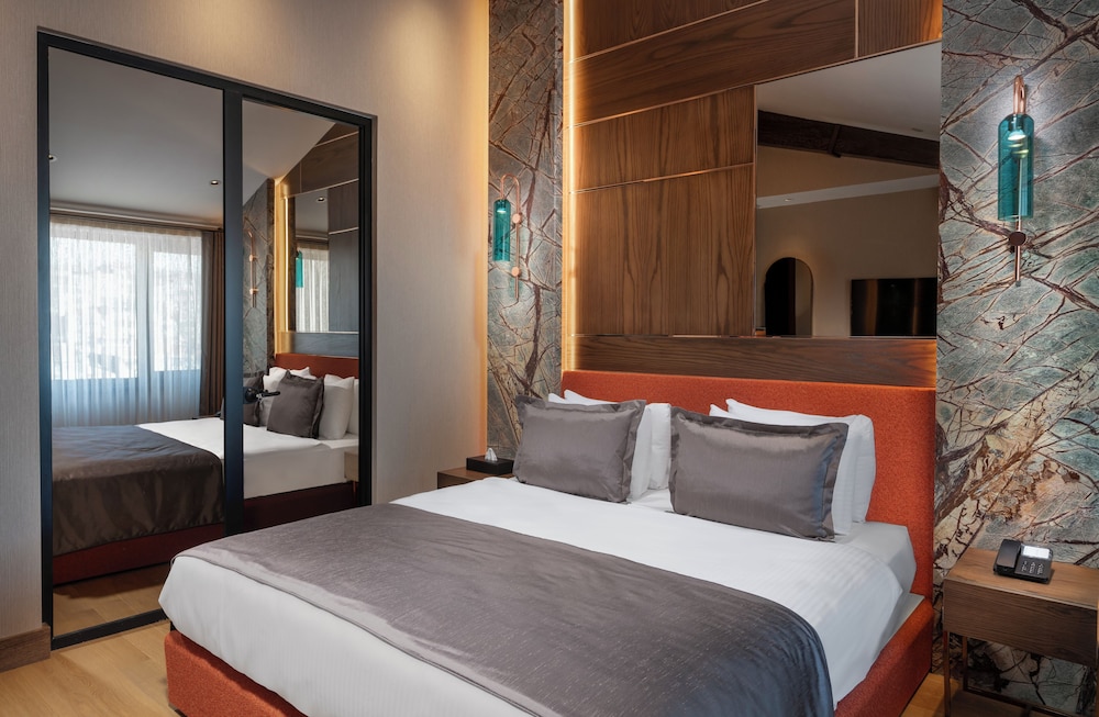 Family Suite, Balcony, City View photo 2