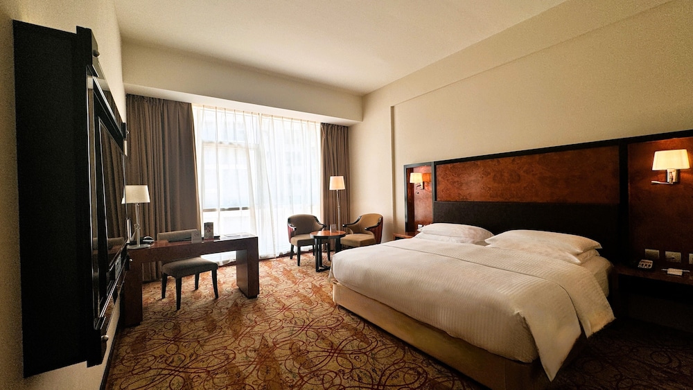 Superior Room, 1 King Bed complimentary shuttle to DXB Airport Terminal 1 & 3 photo 3