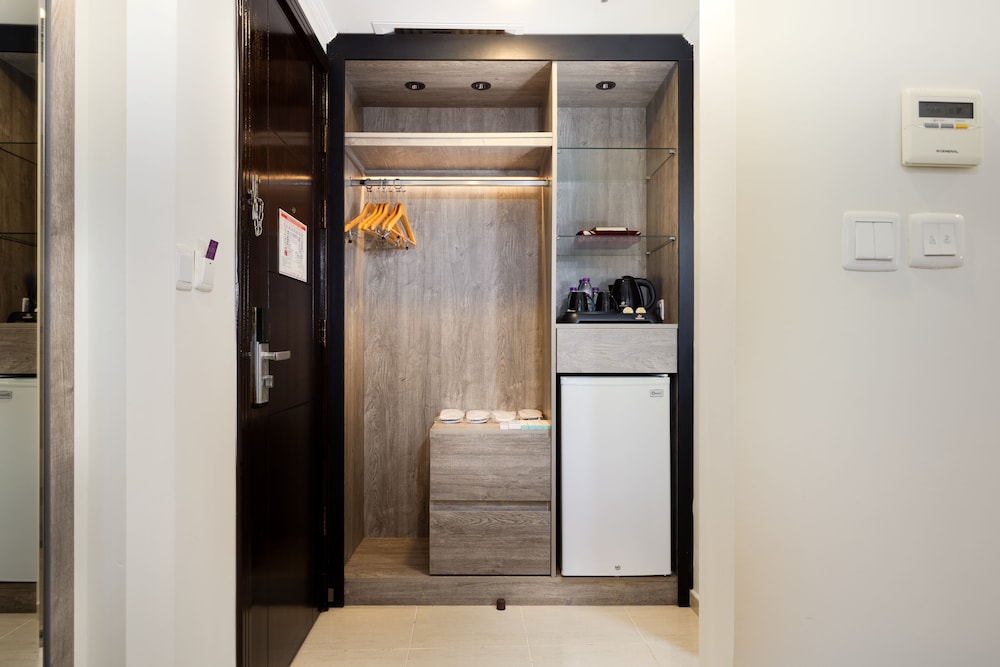 Quadruple Room, City View - Photo 5
