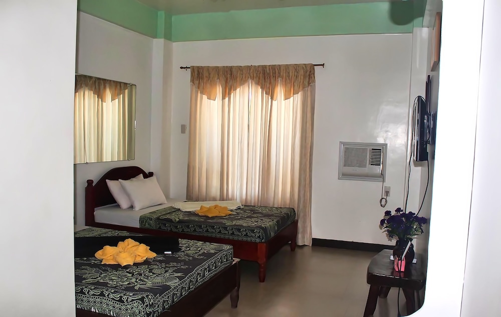 Superior Quadruple Sharing Room photo 1