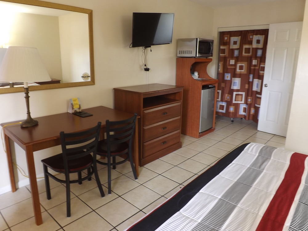 1 Queen Bed and 1 Twin Bed (Sleeps 3) photo 2