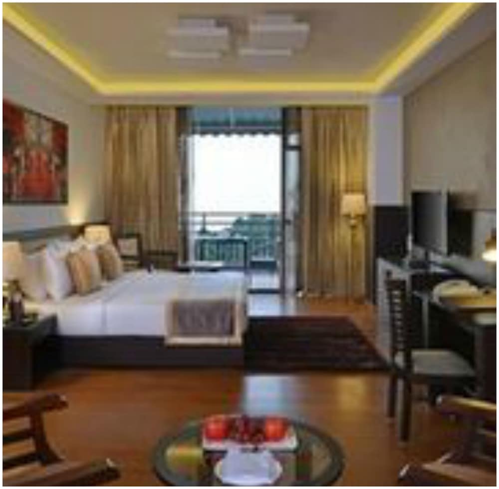 Deluxe Room, 1 Queen Bed photo 1