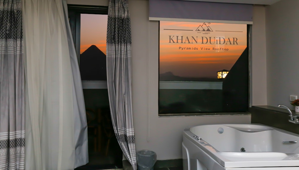 King Suite Jacuzzi Pyramids View Balcony - Photo 14