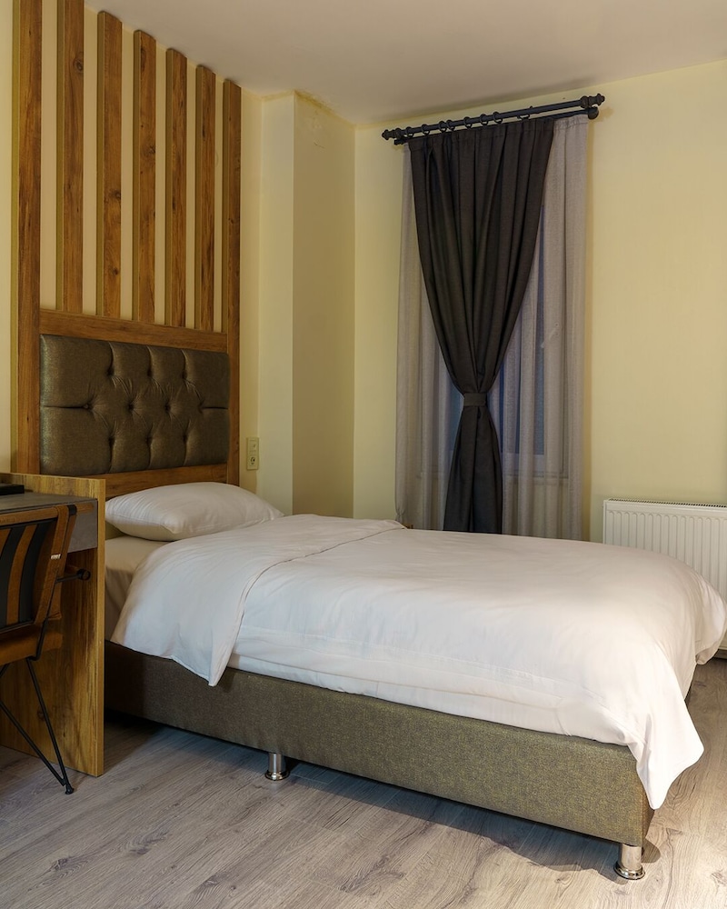 Twin Room - Photo 3