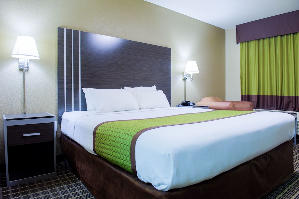 Standard Room, 1 King Bed, Non Smoking - Photo 6