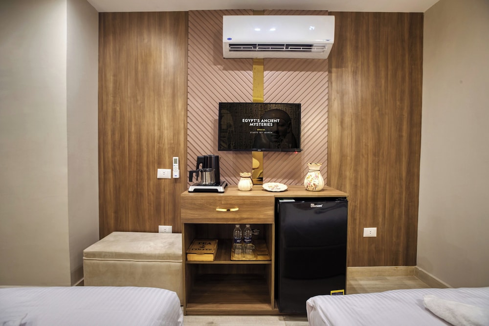 Deluxe Double or Twin Room, Pyramids View