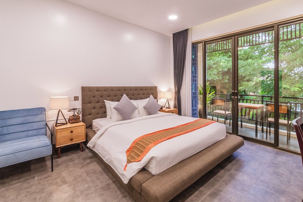 Classic Double Room, Balcony, Pool View