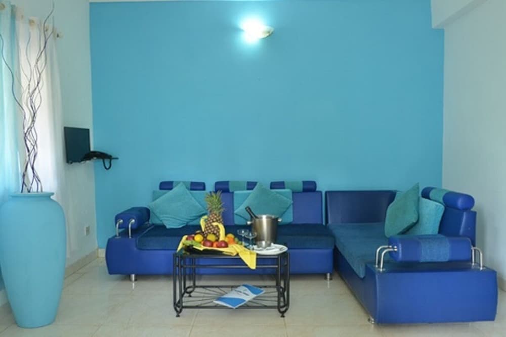 Suite, 1 King Bed - Photo 4