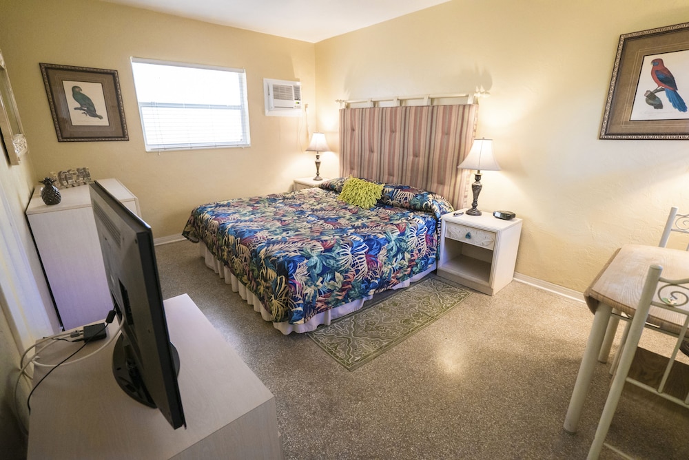 Deluxe Room, 1 King Bed photo 1