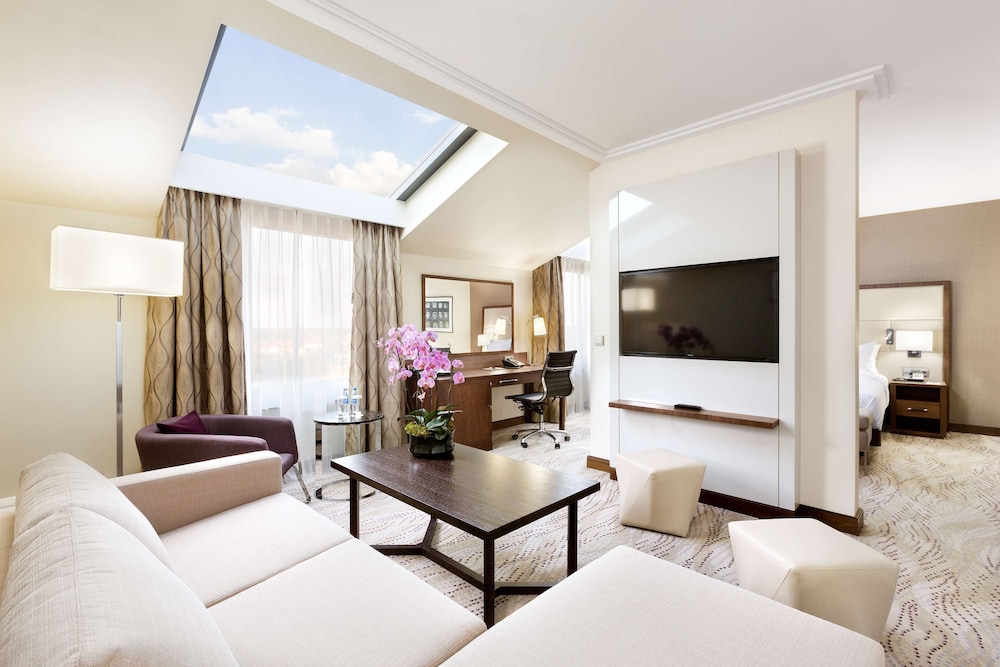 Deluxe Suite, 1 King Bed photo 1