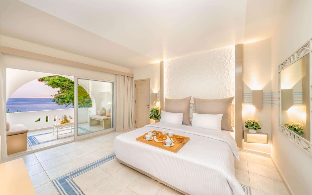 Aquamarine Queen or Twin Room - Beach Front - Photo 3