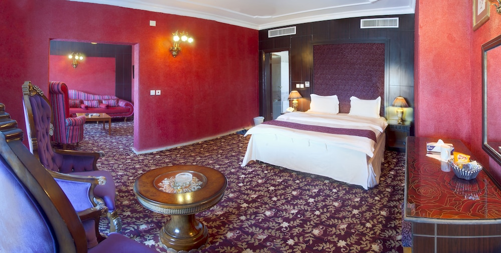 Royal Suite, 1 Bedroom, Jetted Tub photo 3