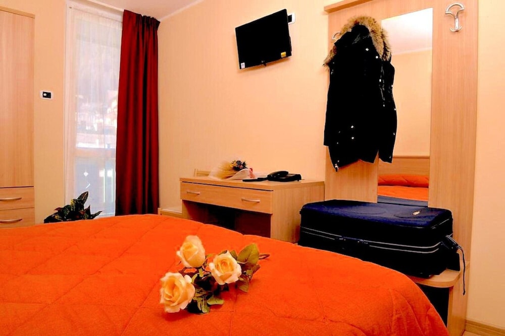 Classic Double Room Single Use photo 3