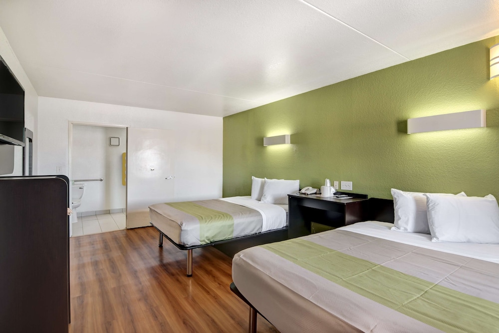 Standard Room, 2 Queen Beds, Non Smoking
