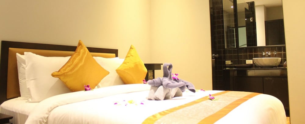 2 Bedroom with Pool, Forest View - Photo 4