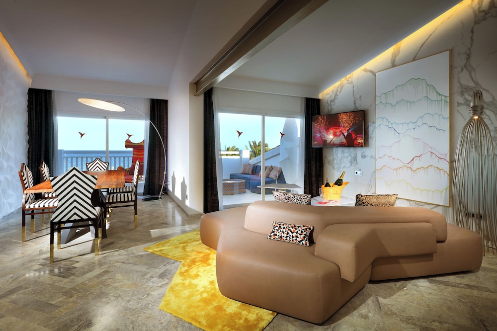 Size Does Matter Suite Single Use - Entrance to Ushuaia Club Included photo 2