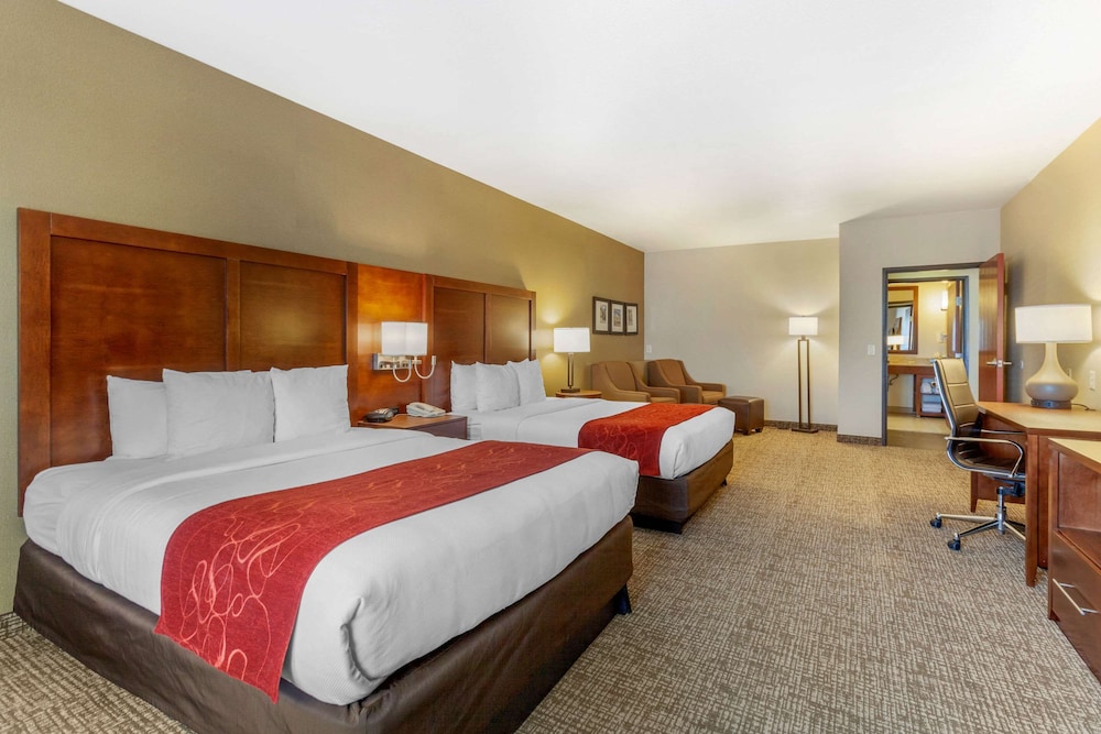 Suite, Multiple Beds, Non Smoking (Upgrade) - Photo 2