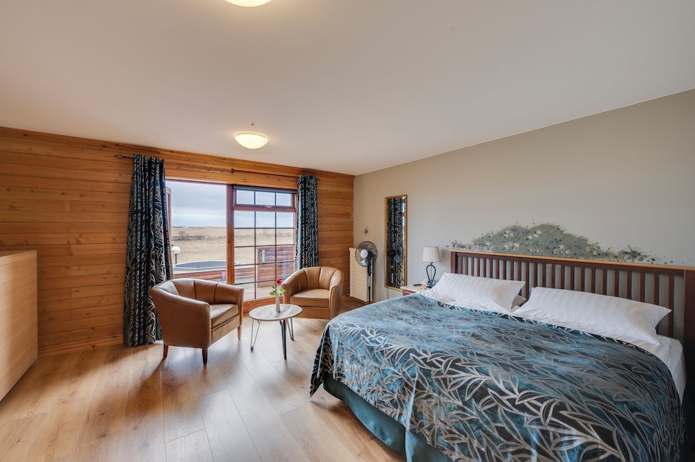 Deluxe Triple Room with River View and Hot Tub Access photo 3