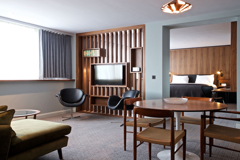 Suite - Photo 12