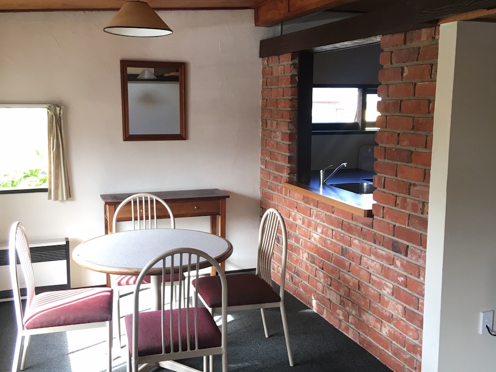 Standard Two Bedroom (Sleeps 5) photo 3