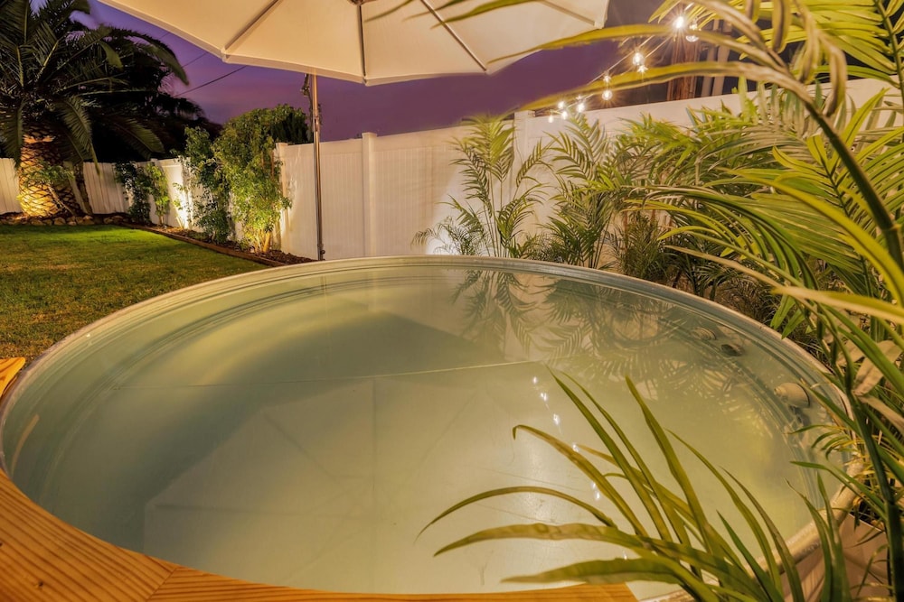Designer Coastal Paradise w Pool - Steps to Beach, Fotografia 37