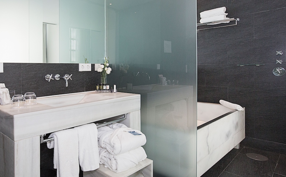Double Room, 1 King Bed (Dreamer) - Photo 8