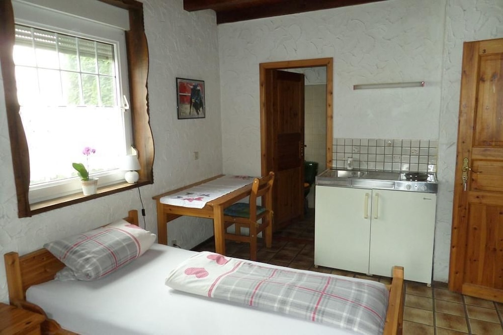 Basic Apartment, 3 Twin Beds