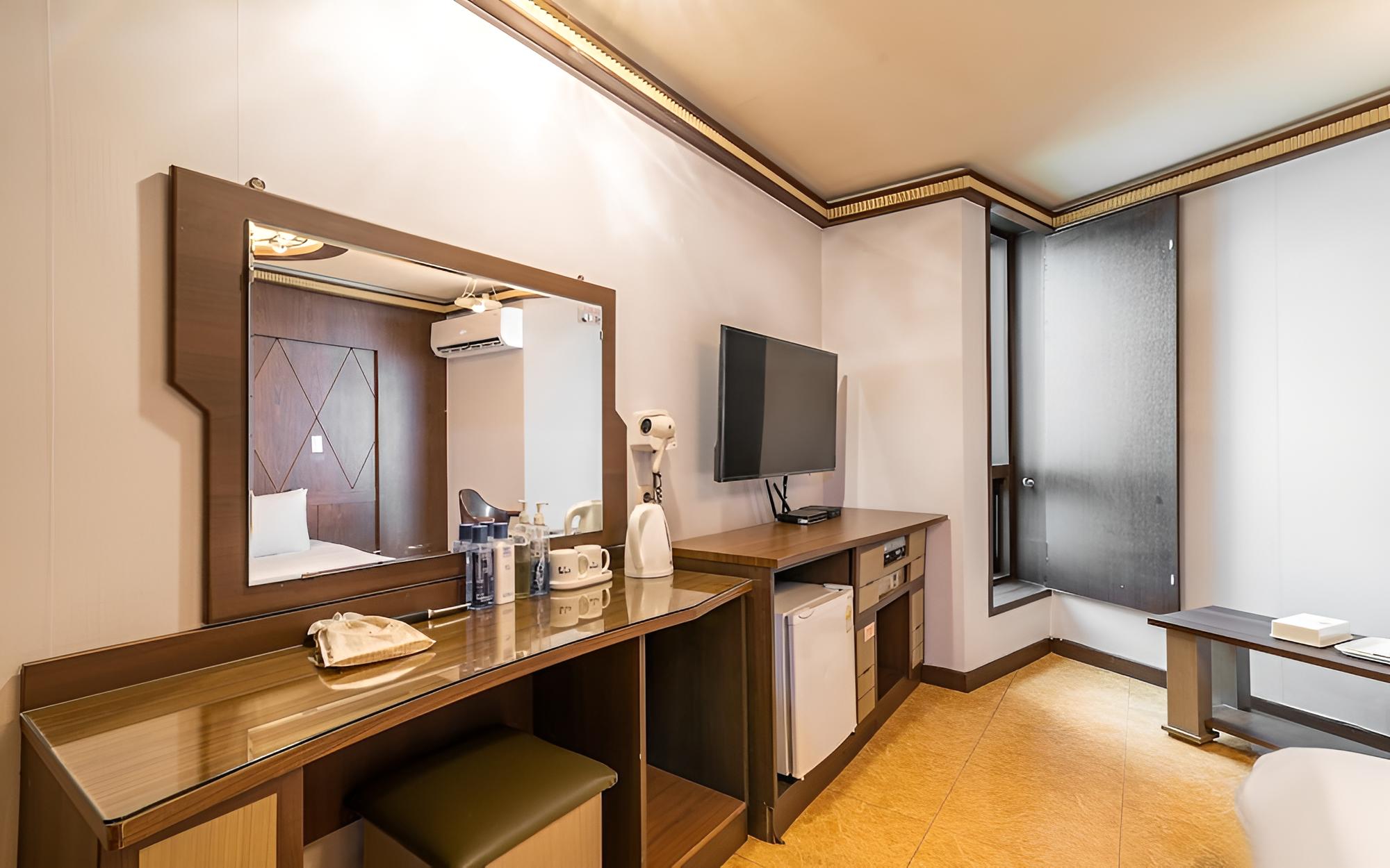 Room (Standard Room) - Photo 4