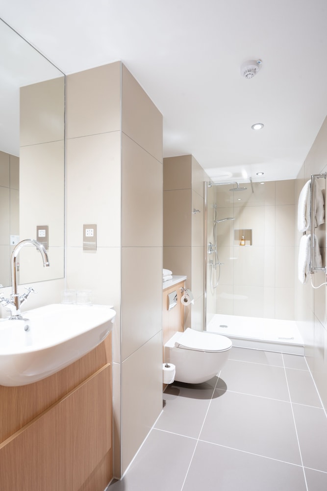 Deluxe Double Room Single Use, Ensuite - Photo 9