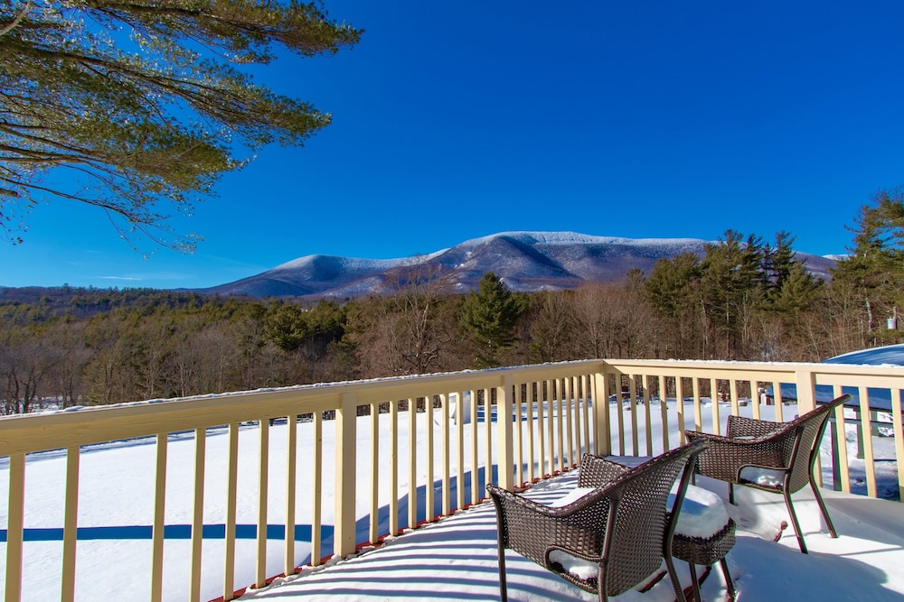 Villa, Honeymoon Suite, Fireplace, Jacuzzi, Private Deck, Dog Friendly, Panaramic Views photo 3