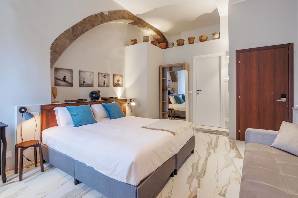 Luxury Triple Room, City View