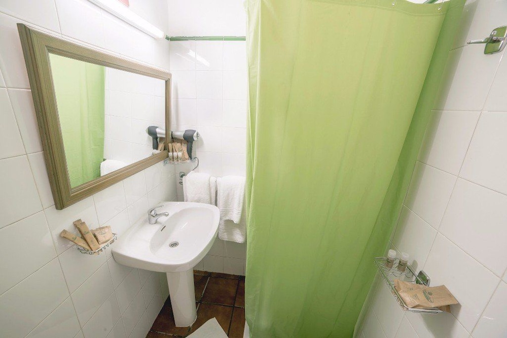 Standard Twin Room - Mountain View photo 2