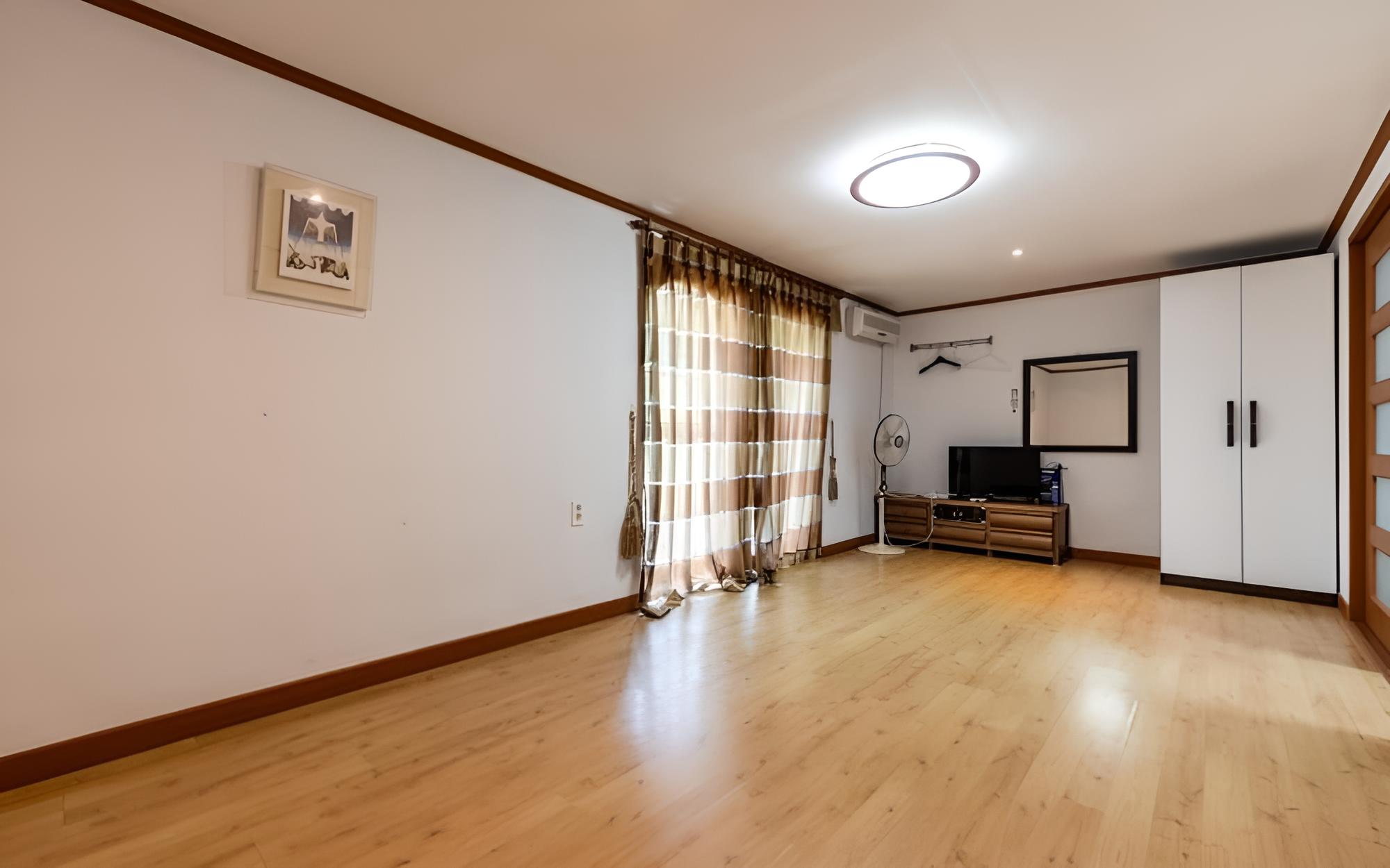 Room (Building A-203)