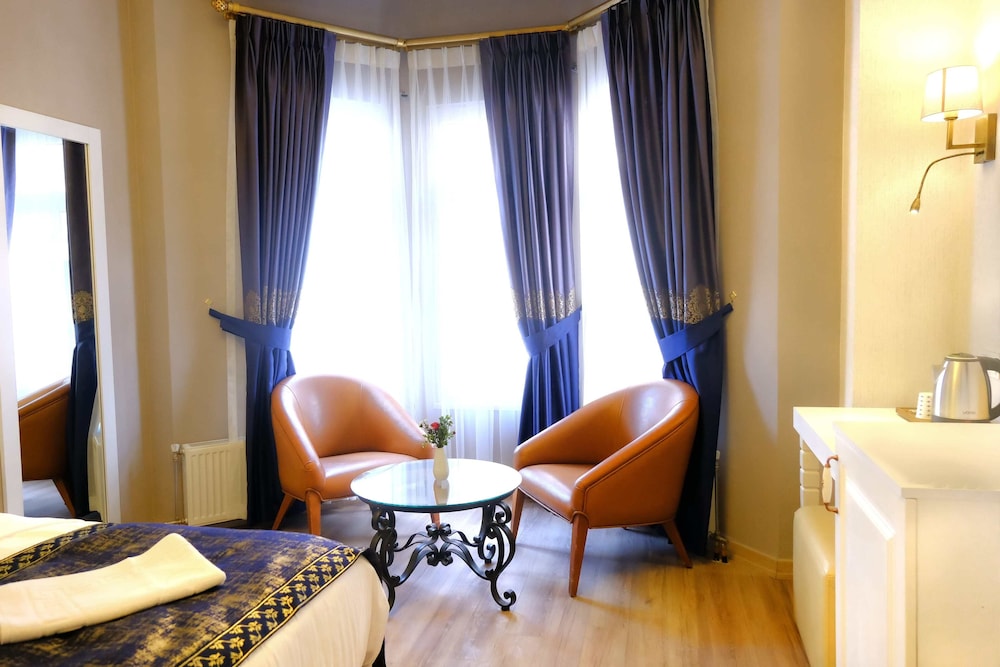 Deluxe Triple Room photo 2