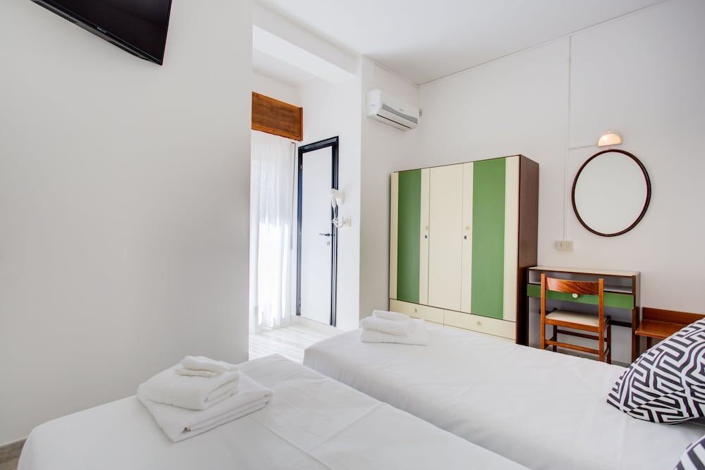 Double or Twin Room - Photo 14