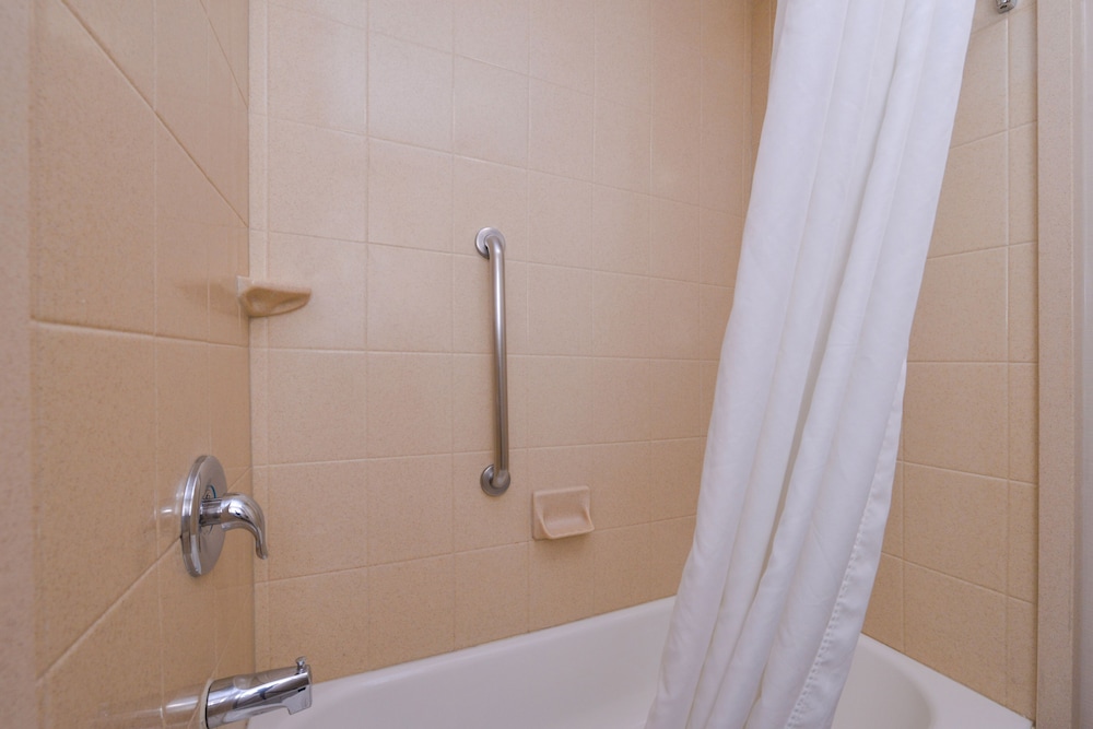 Suite, 2 Queen Beds, Accessible, Bathtub (Mobility & Hearing) - Photo 8
