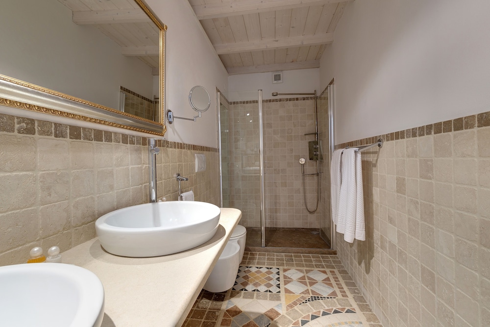 Comfort Quadruple Room, 1 Queen Bed With Sofa Bed, Mezzanine photo 3
