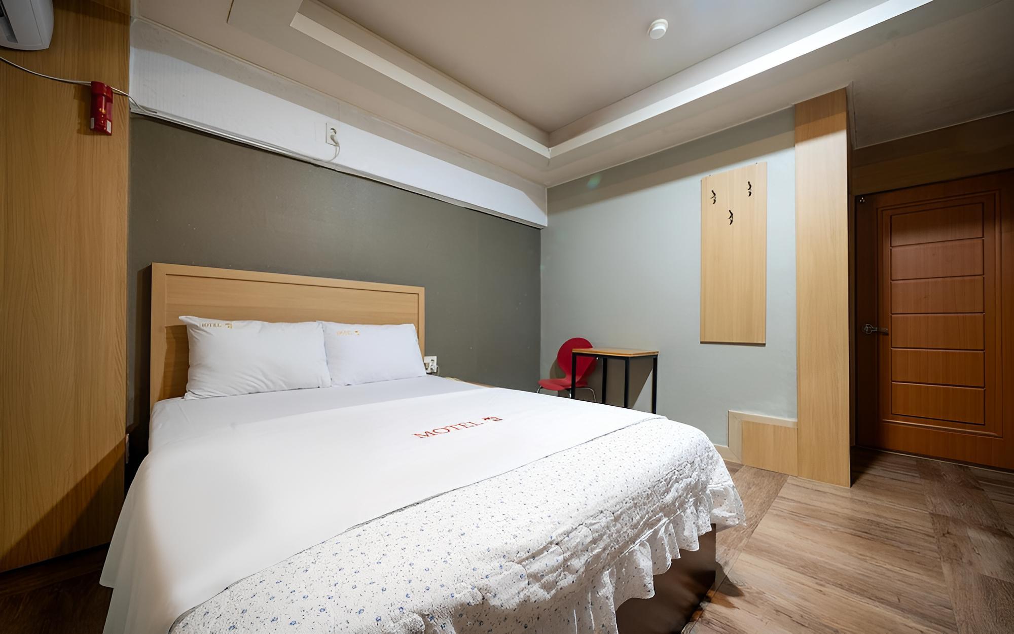 Room (Business (hotel bedding or regular be) - Photo 3