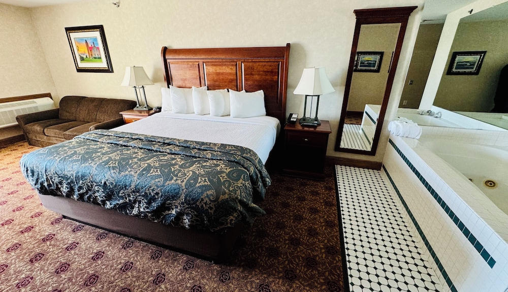 Premium Room, 1 King Bed, Jetted Tub, Lakeside