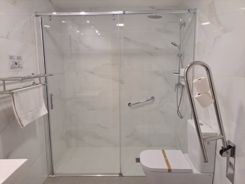 Deluxe Double Room, 1 Queen Bed, Private Bathroom - Photo 3