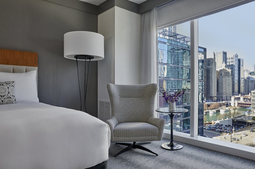 Premium Room, 1 King Bed, Accessible (Hearing Accessible)