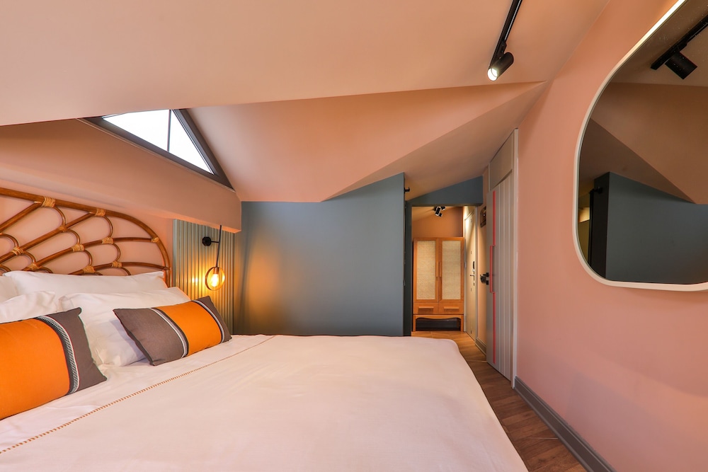 Economy Double Room - Photo 11