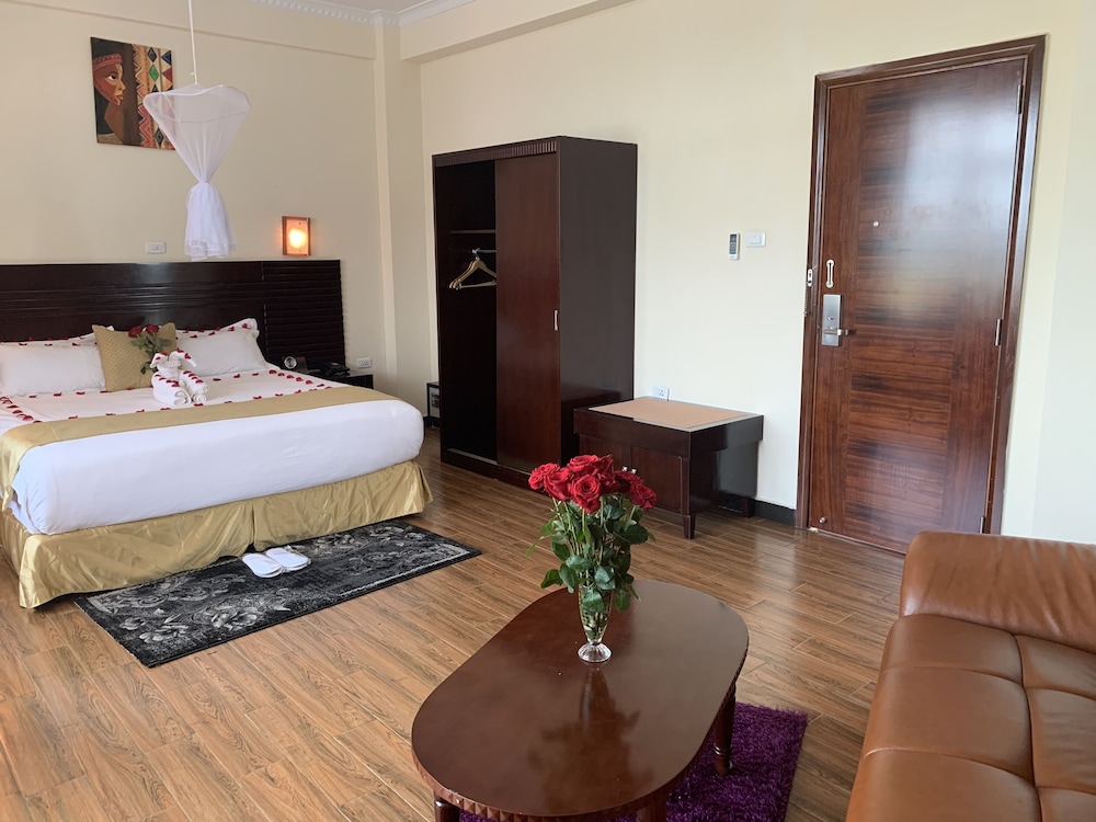 Junior Double Room, Accessible Bathtub, City View photo 3