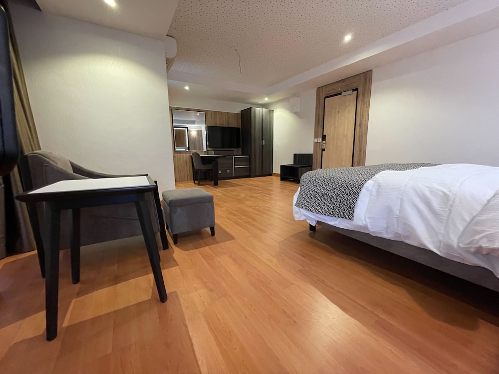 Superior Single Room, 1 Bedroom, Non Smoking photo 3